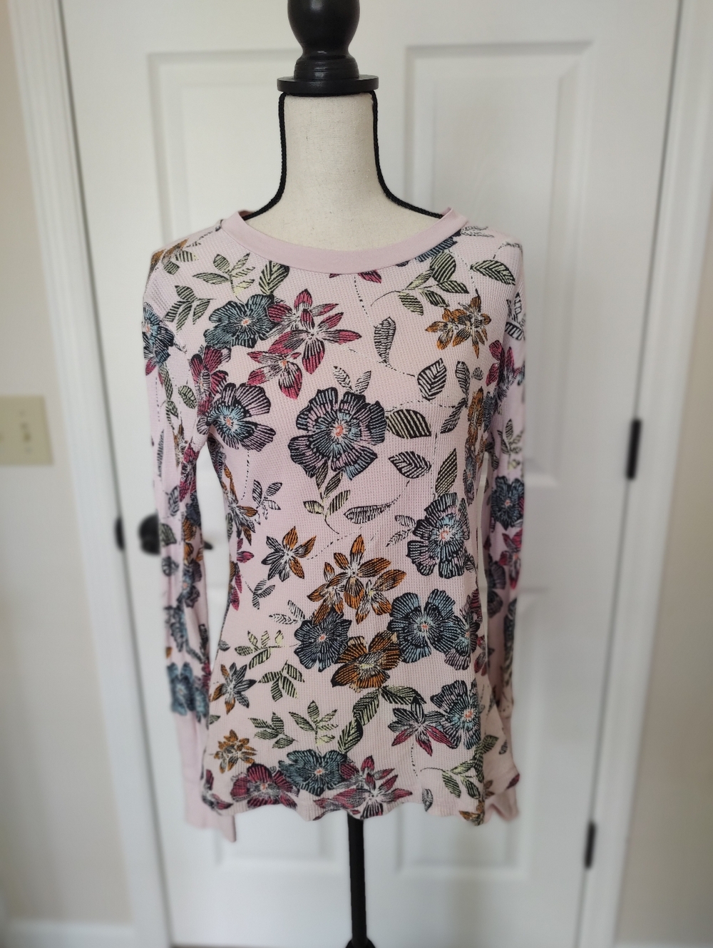 Sundance Pink Floral Waffle Knit Thermal Velvet Button Cuff Top M - Picture 8 of 8